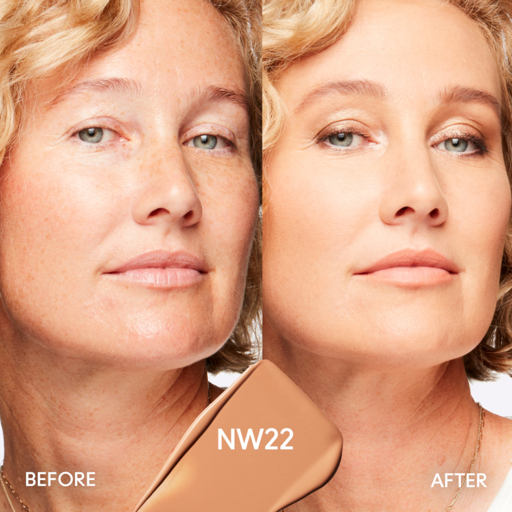 Тональный флюид «24HR Matte Foundation» SPF 15, оттенок NW22 | Studio Fix | M.A.C. | Фото 2