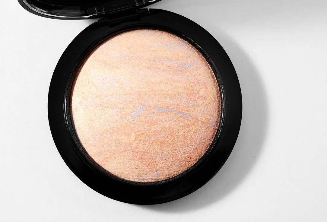 Пудра для лица перламутровая «Mineralize Skinfinish», оттенок Lightscapade | M.A.C. | Фото 10