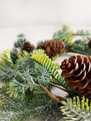 Венок еловый с шиш­ка­ми - Фото 4