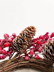 Венок декоративный с ягодами и шишками - Фото 1