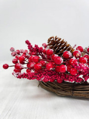 Венок декоративный с ягодами и шишками - Фото 3