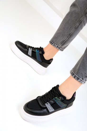 Кроссовки женские