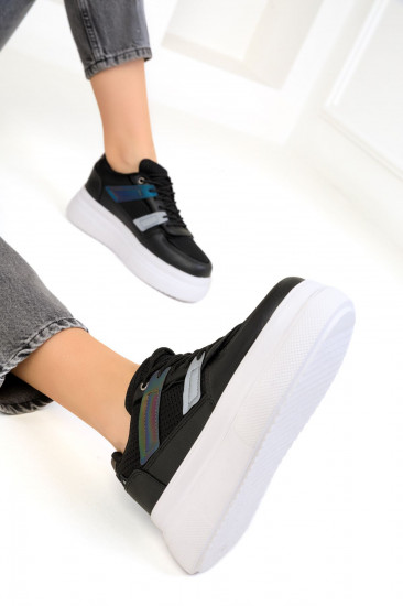 Кроссовки женские