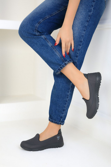 Кроссовки женские