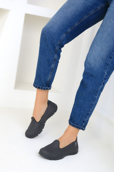 Кроссовки женские