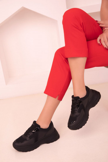 Кроссовки женские