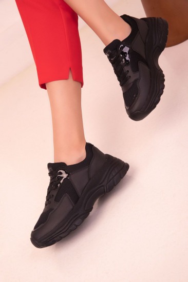 Кроссовки женские