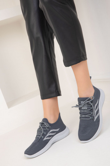 Кроссовки женские