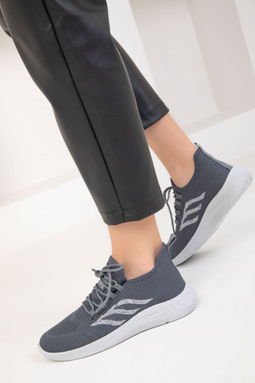 Кроссовки женские