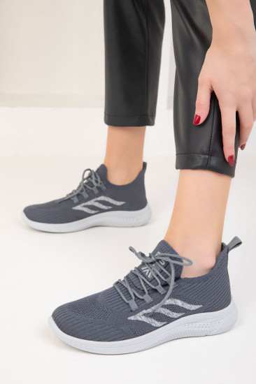 Кроссовки женские