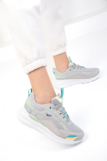 Кроссовки женские