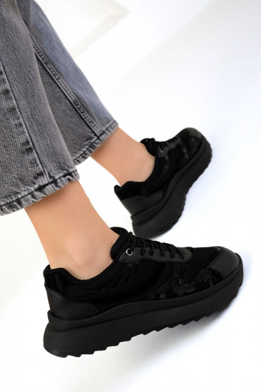 Кроссовки женские