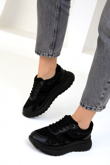 Кроссовки женские