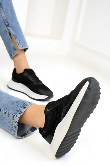 Кроссовки женские