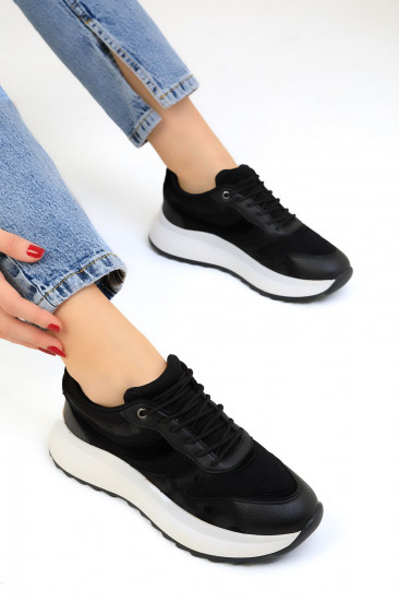 Кроссовки женские