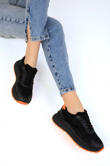 Кроссовки женские