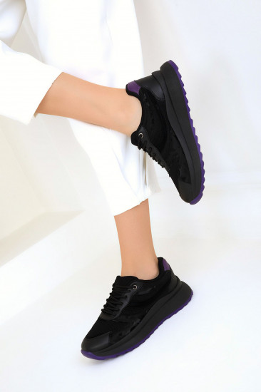 Кроссовки женские