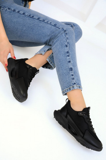 Кроссовки женские