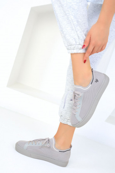 Кроссовки женские