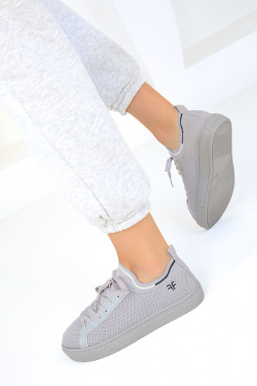 Кроссовки женские