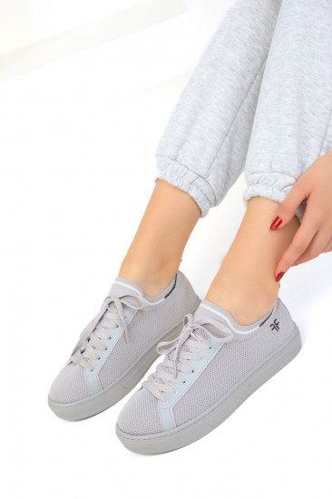 Кроссовки женские