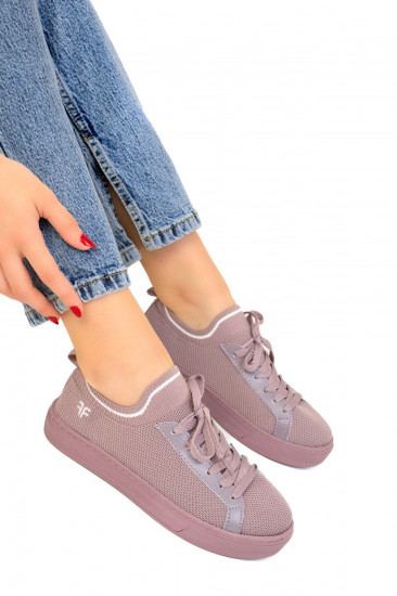 Кроссовки женские