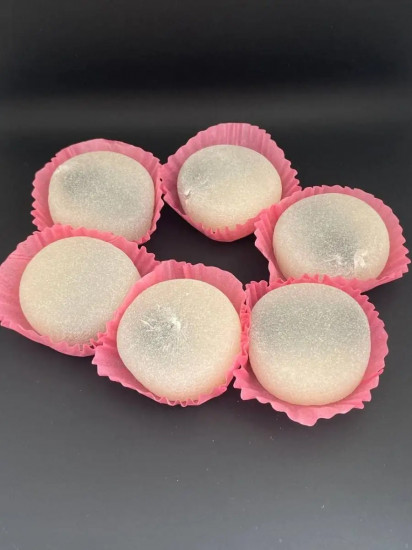 Пирожное моти со вкусом кунжута «Mochi Red Bean Sesame»