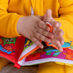 Книжка развивающая с шуршащими страничками и прорезывателем «Му 1st book. Буквы» - Фото 4
