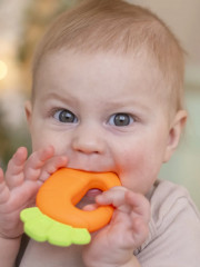 Погремушка-прорезыватель «Морковка» - Фото 2