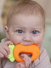 Погремушка-прорезыватель «Морковка» - Фото 3