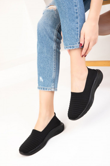 Кроссовки женские