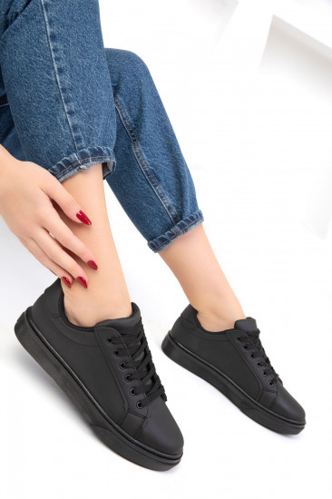 Кроссовки женские