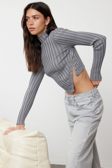 Свитер женский