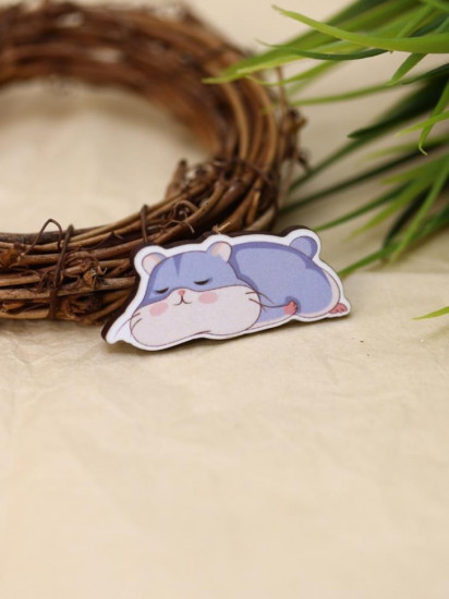 Значок ECO из дерева «Сонный хомячок»