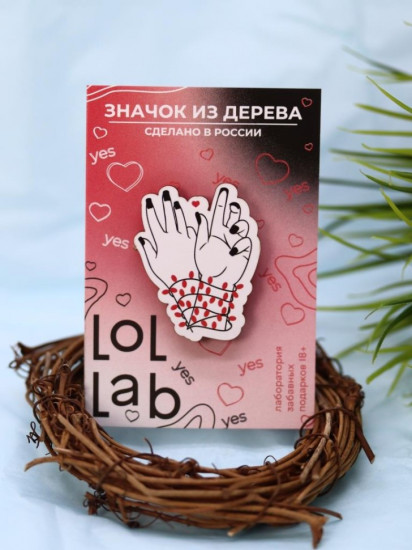 Значок ECO из дерева LOL LAB «Новогодняя гирлянда»