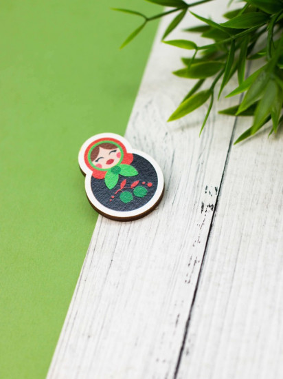 Значок ECO из дерева RUSSIAN DOLL