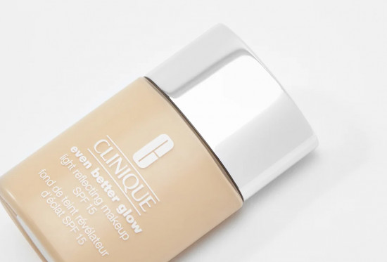 Тональный крем «Even Better Glow Light Reflecting Makeup» SPF 15, оттенок CN 10 Alabaster