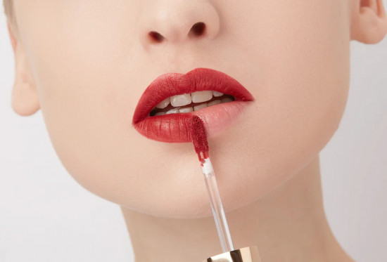 Помада-мусс для губ «Pure Color Whipped Matte Lip Color With Moringa Butter», тон 935 Shock Me