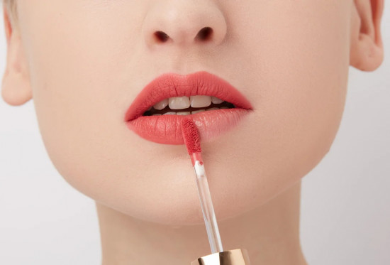 Помада-мусс для губ «Pure Color Whipped Matte Lip Color With Moringa Butter», тон 927 Hot Fuse