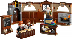Конструктор Harry Potter 76442 Замок Хогвартс: урок заклинаний. Hogwarts Castle: Charms Class - Фото 1