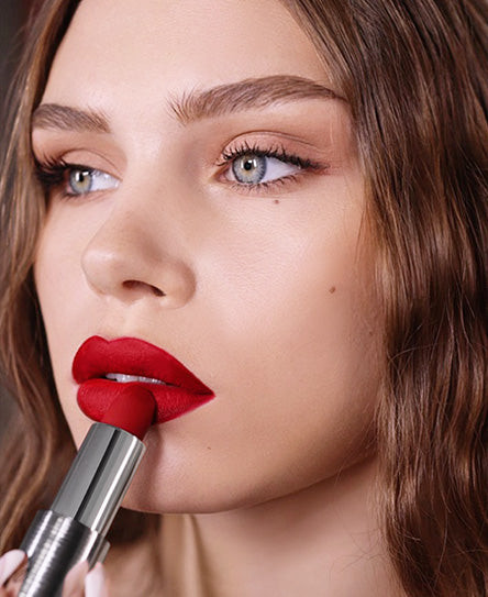 Помада для губ с мягким матовым финишем Soft Matte Lipstick, тон 807 Chicago