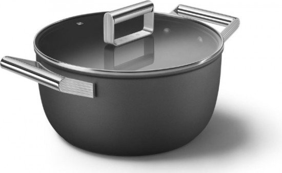 Кастрюля с крышкой