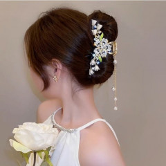 Заколка-краб с ландышами - Фото 1