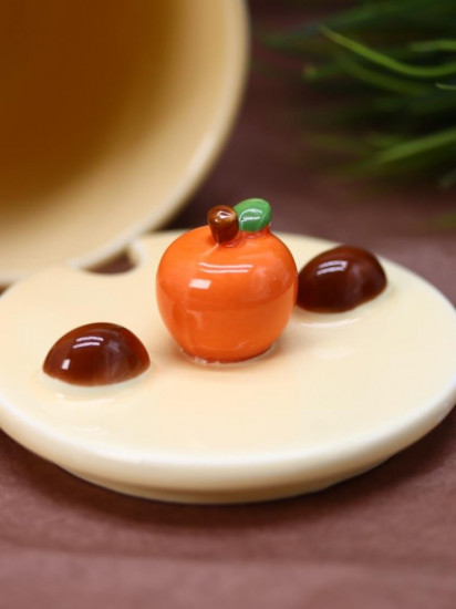 Кружка с крышкой и ложкой «Capybara with tangerine»