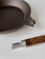 Сковорода чугунная с быстросъёмной деревянной ручкой - Фото 6