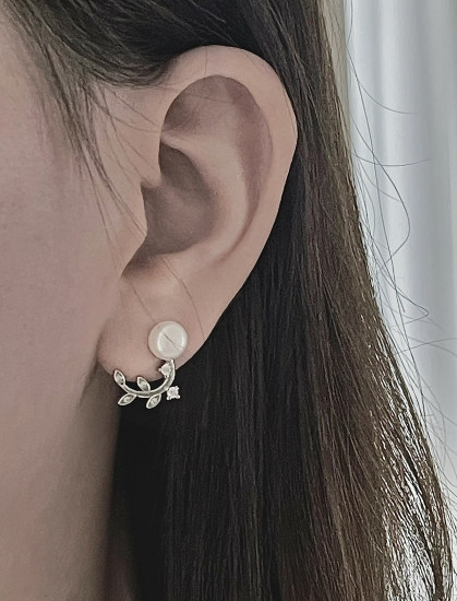 Серьги из серебра с водным жемчугом и фианитом