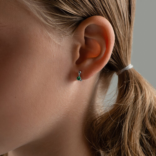 Серьги из серебра с зелеными фианитами