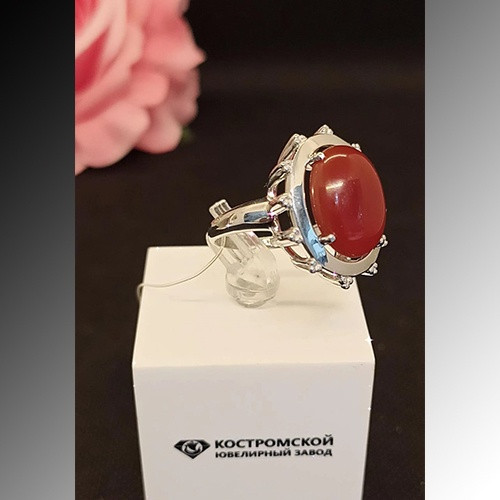 Кольцо из серебра с сердоликом