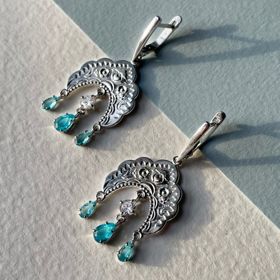 Серьги из серебра с фианитом