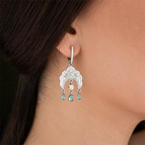 Серьги из серебра с фианитом